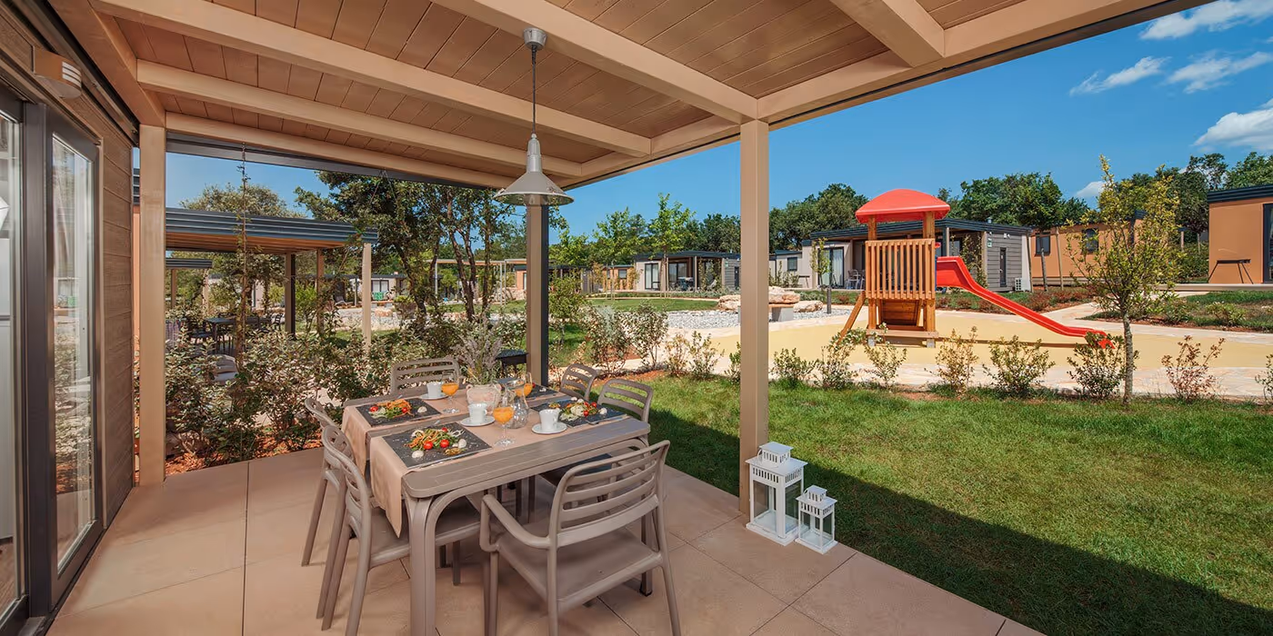 Speelplaats naast de Mediterranean Garden Homes van Camping Lanterna
