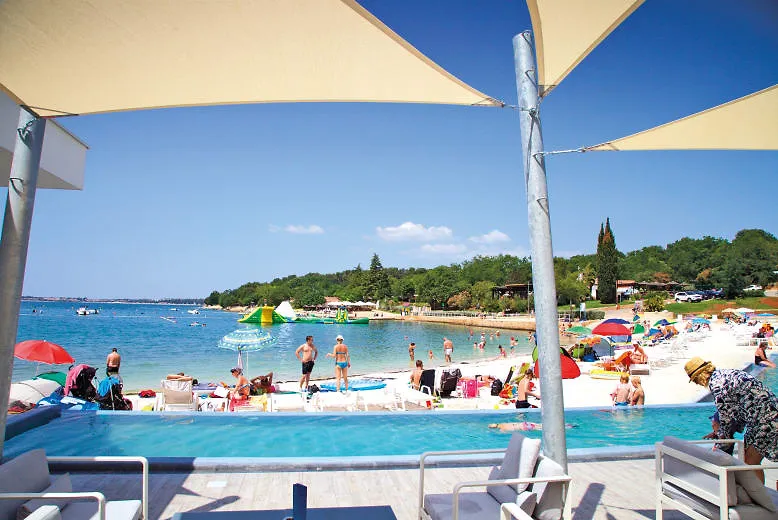 Strand bij Lanterna Premium Camping Resort in Istrië